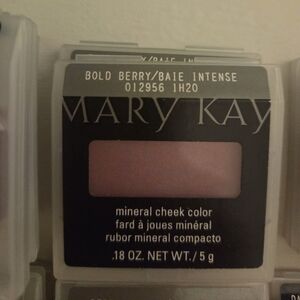 Mary Kay Bold Berry Mineral Cheek Color Blush